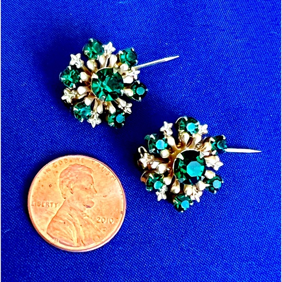 Vintage Duet Scatter Pins Green Rhinestones Gold Tone Filagree Setting - Picture 3 of 9